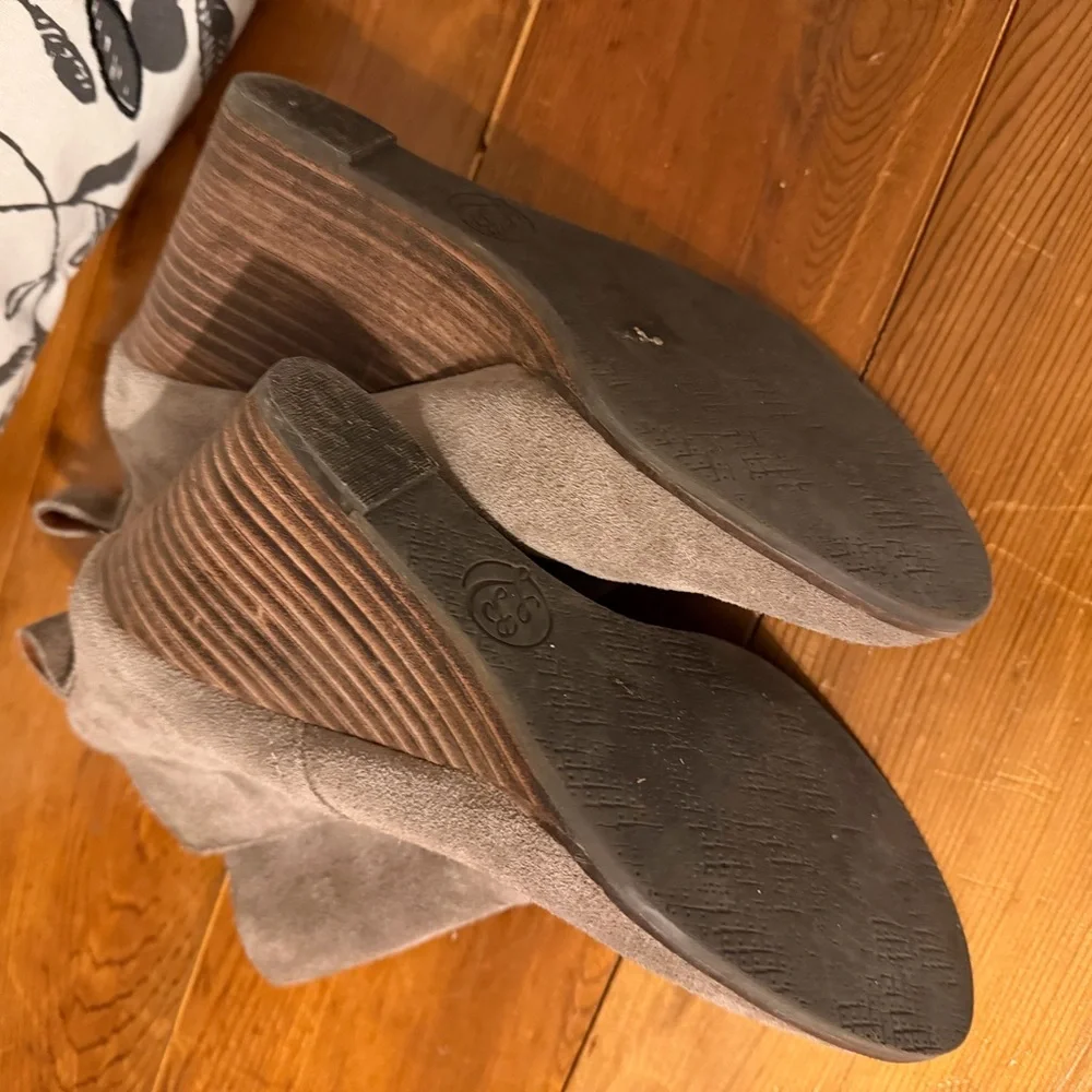 Lucky Brand Taupe Suede Ankle Booties